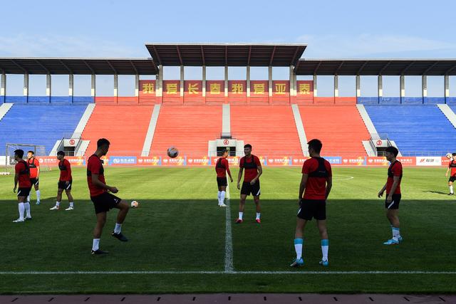中国U17女足在点球大战中战胜法国，晋级四分之一决赛